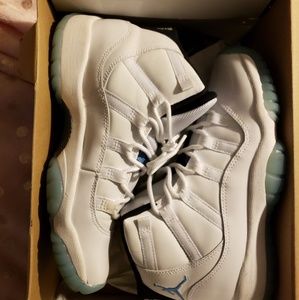 Jordan 11 legend blue